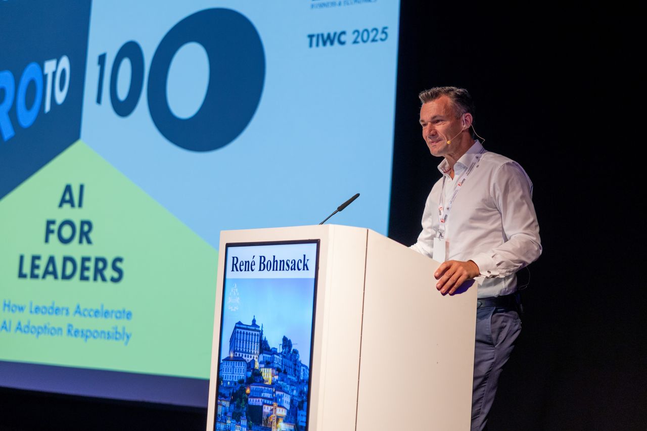 René Bohnsack at the podium at the Textile Institute World Conference 2025, Porto
